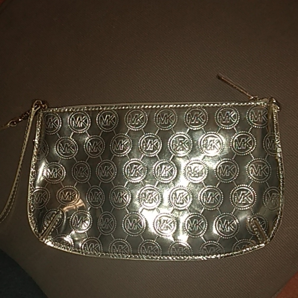Michael Kors gold wristlet - Picture 2 of 7